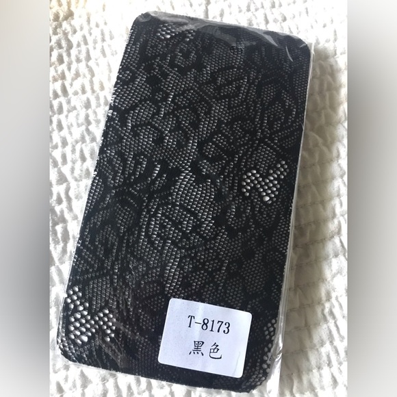 Never opened, brand new sexy seamless fishnet pantyhose tights - Picture 3 of 4